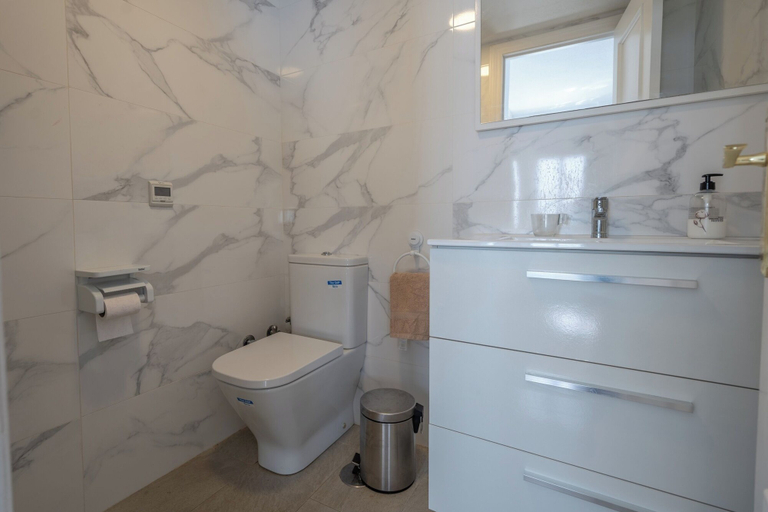 Bathroom 2, Condo 50m From Los Boliches Beach in Fuengirola, Málaga