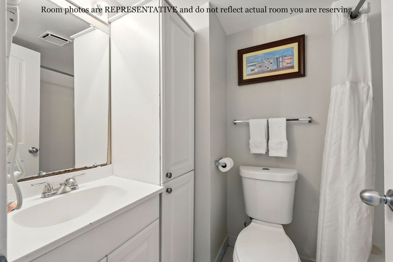 Bathroom 5, Beacher's Lodge Oceanfront Suites, Saint Johns