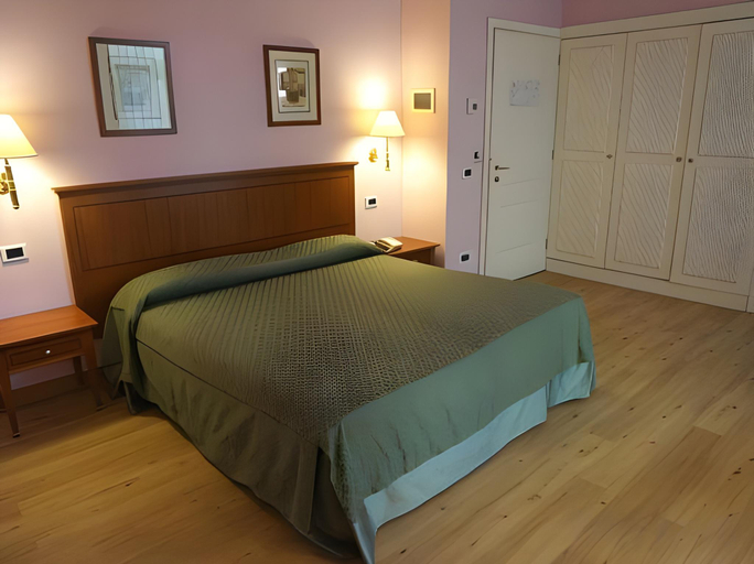 Bedroom 2, Ateneo Garden Palace, Roma