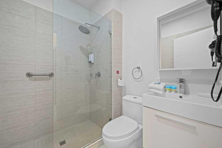 Bathroom 4, Aruba's Life 302