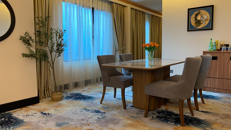 Dining Room 6