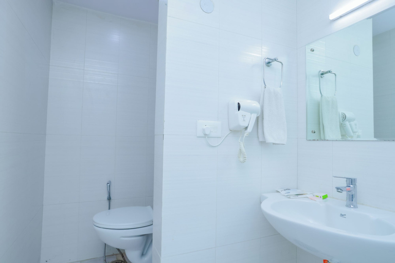 Bathroom 4, Hyphen Grand Hotel, Hardwar