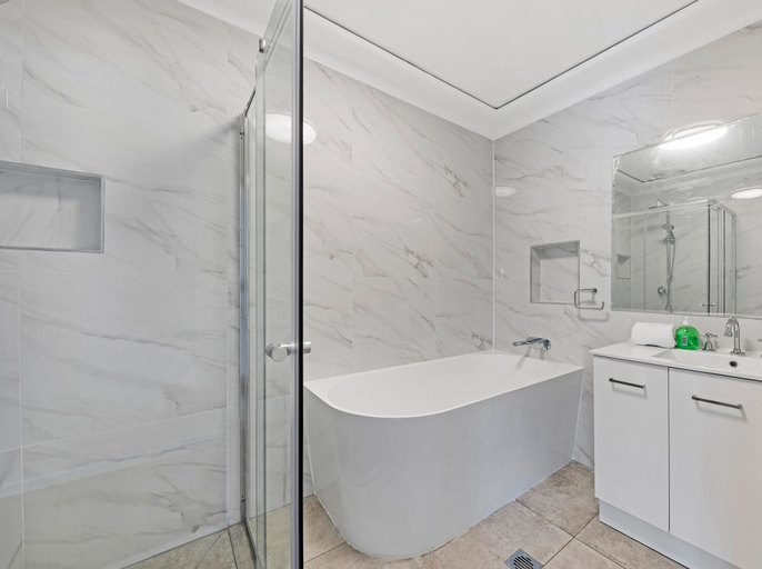 Bathroom 2, Kozyguru | Blacktown | Peaceful 3B House, Blacktown - South-East