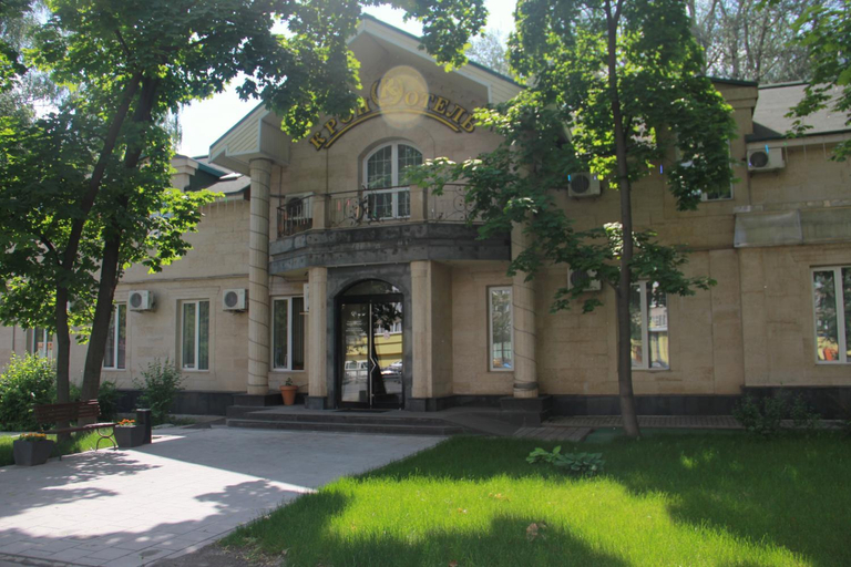 Exterior & Views