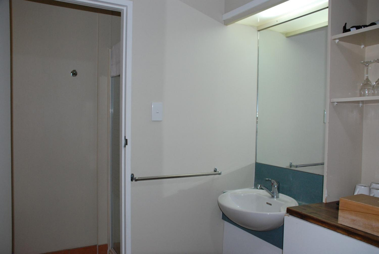 Bathroom 3, Aero Auckland Airport, Manukau