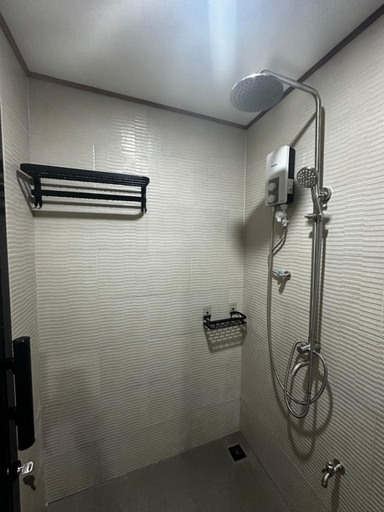 Bathroom 3, Fabregas Beach Cottages, El Nido