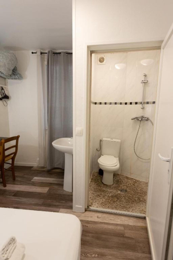 Bathroom 4, Europe BLV, Paris