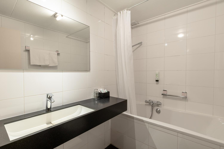 Bathroom 2, Hotel de Magneet, Hoorn