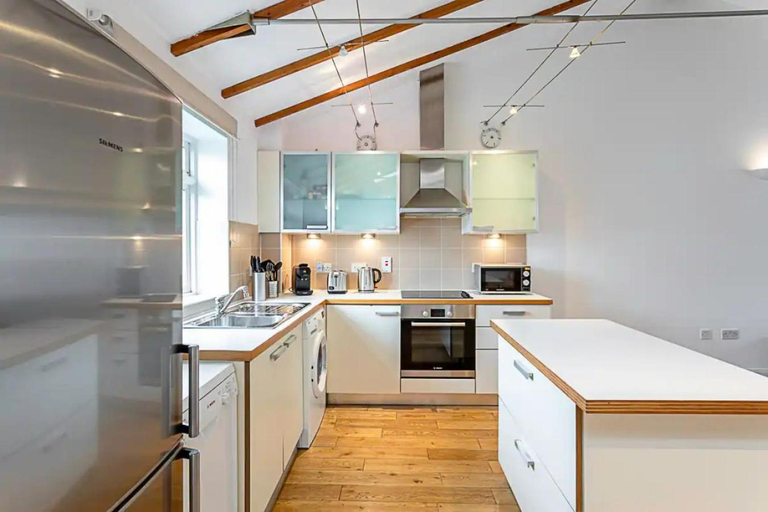 Others 3, 2BR , 50" TV, Nespresso machine, direct access, London