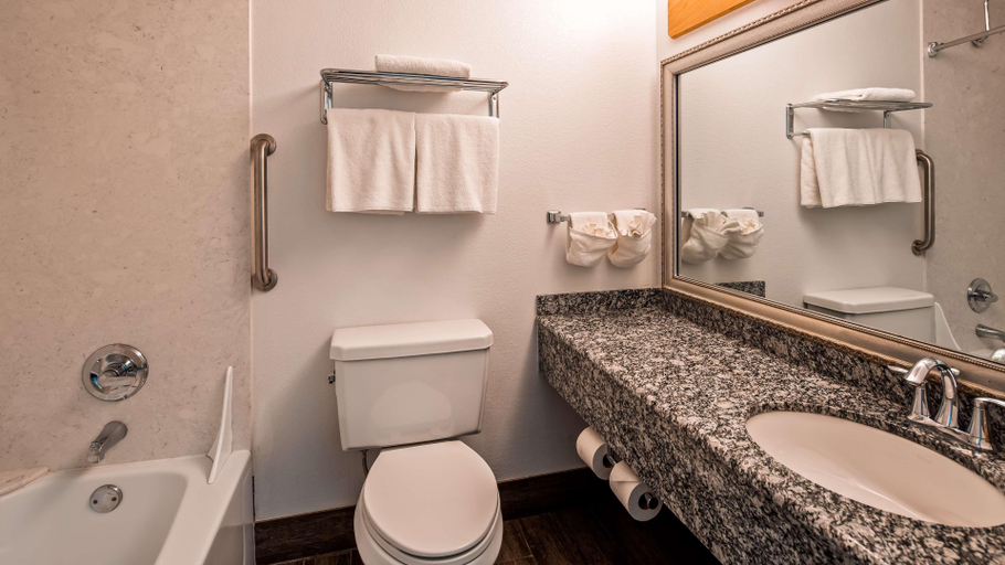 Bathroom 4, Best Western Valdez Harbor Inn, Valdez-Cordova