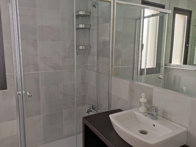 Bathroom 5, Apartment in Ayamonte with River Views, Huelva