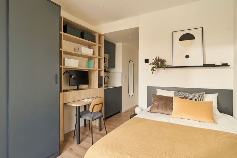 Bedroom 4, The Carabanchel Episode, Madrid