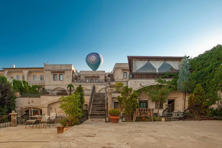 Exterior & Views