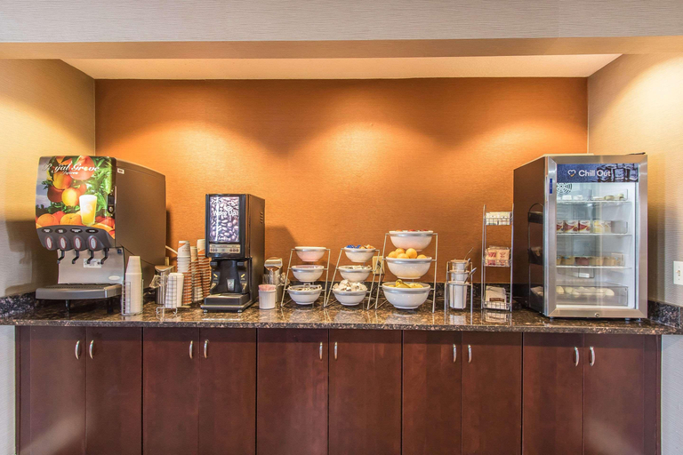 Food & Drinks 5, Comfort Suites Richmond Area, Madison