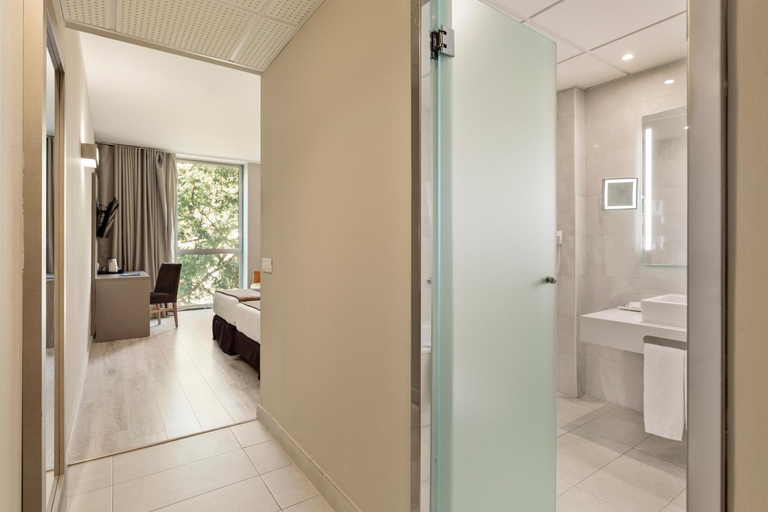 Bathroom 4, Hotel Front Maritim, Barcelona