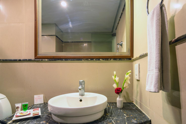 Bathroom 4, Hotel One Gulberg, Lahore