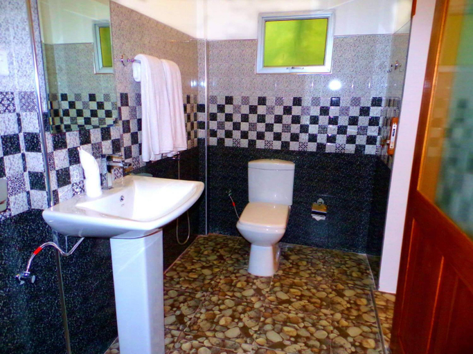 Bathroom, Amour Surf, Tangalle