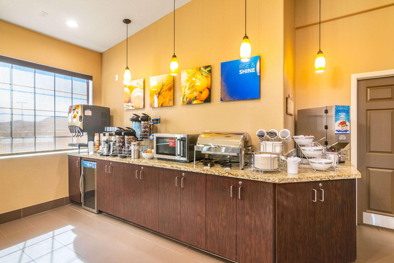 Food & Drinks 5, Comfort Inn & Suites Mojave, Kern