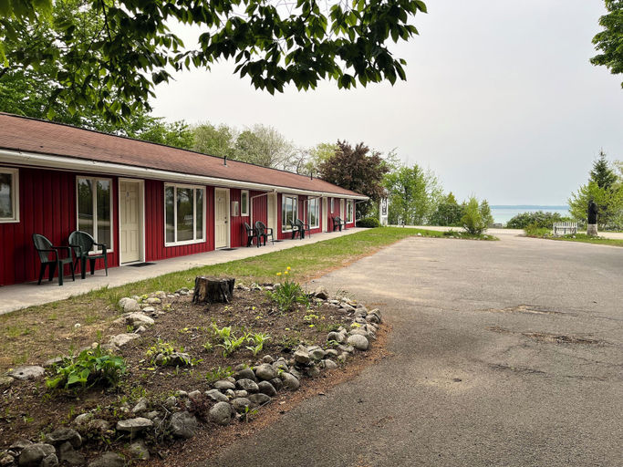 Exterior & Views 2, M22 Inn Suttons Bay, Leelanau