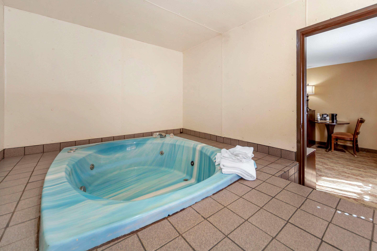 Bathroom 5, Econo Lodge Rapid City, Pennington