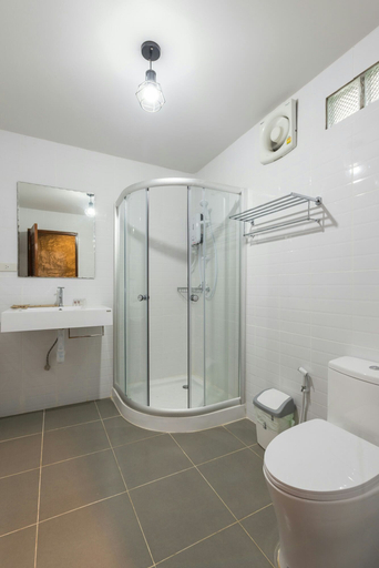 Bathroom 4, Alongkorn Farm and Resort, Kaeng Krachan