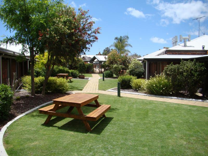 Others 4, Dunsborough Central Motel, Busselton