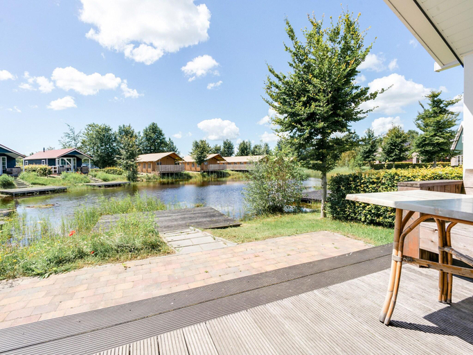 Others 3, Glamping with Veranda Over Water, Noordoostpolder