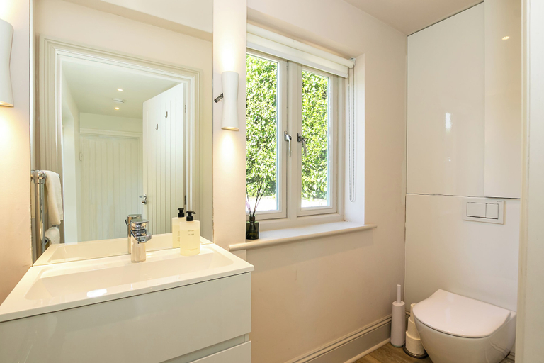 Bathroom 3, Field House-Stunning 3BD Home in Kingham, Oxfordshire