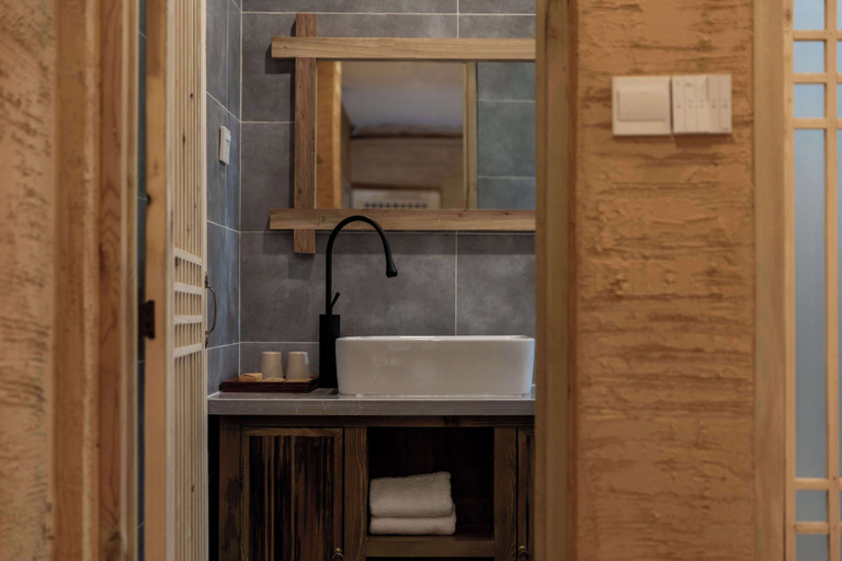 Bathroom 4, Lijiang half yard hotel, Lijiang