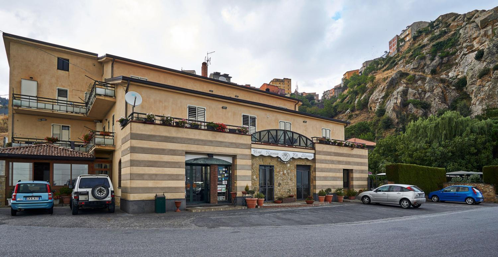 Others 5, Hotel Mazzurco, Messina