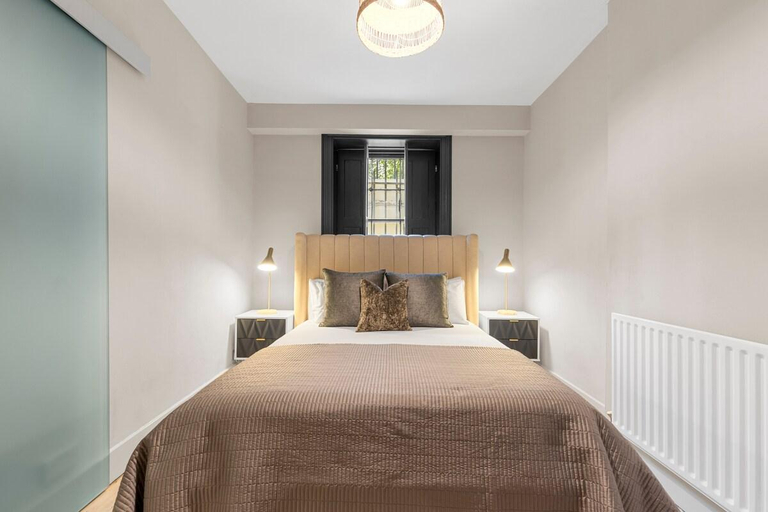 Bedroom 2, Hyde Park's Historic Greenery, London