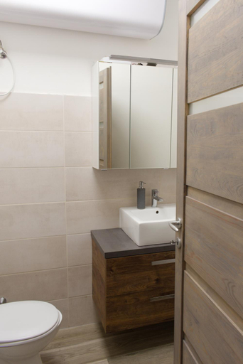 Bathroom 2, Silver Dream Apartmanhaz, Debrecen