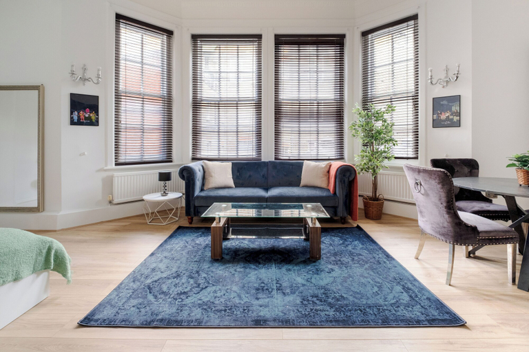 Others 5, Elegant Mayfair Studio Apartment, London