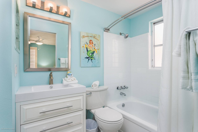 Bathroom 4, Lulu's Crescent Cottages - Entire two Unit Complex, Sarasota