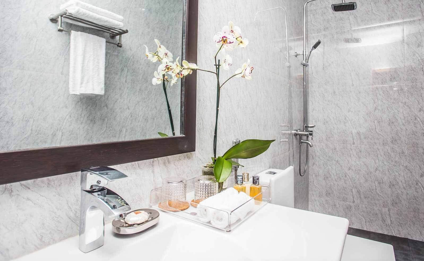 Bathroom 4, Lakraj Heritage, Matara Four Gravets