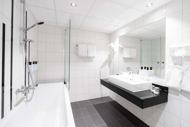 Bathroom 3, Quality Hotel Alexandra, Molde