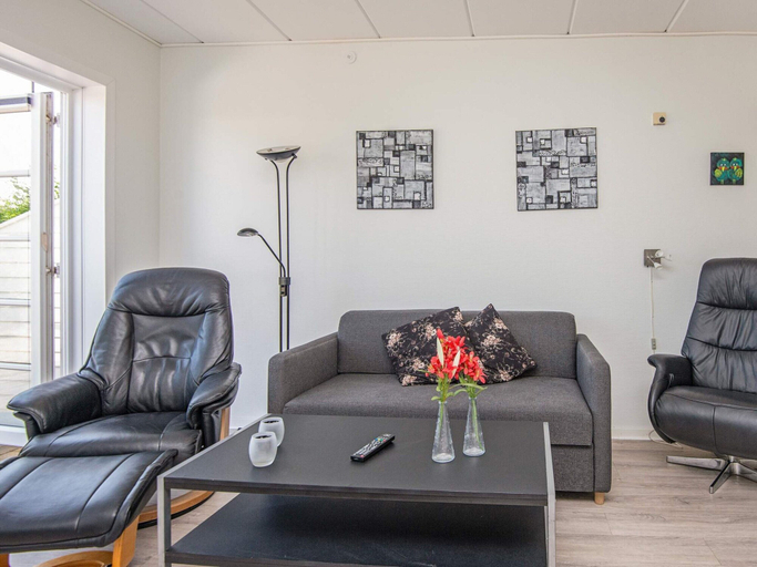 Others 4, 4 Person Holiday Home in Romo, Tønder