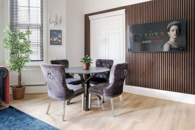 Others 4, Elegant Mayfair Studio Apartment, London