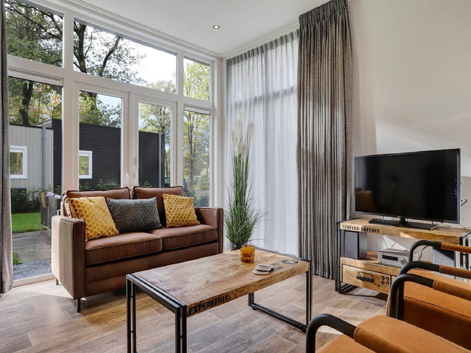 Others 4, Chalet by Forest Edge with Modern Design, Hof van Twente