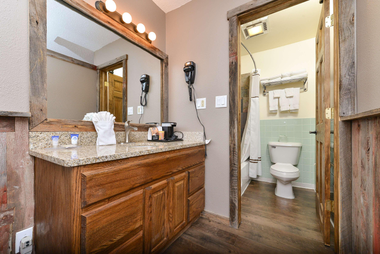 Bathroom, Americas Best Value Inn Wall, Pennington