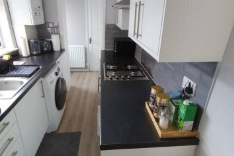 Private kitchen, Chatham Home - Sleeps 6 - Close to Station - Wifi, Medway