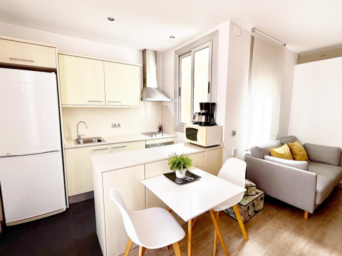 Kitchen 2, Feelathome Center Apartments, Barcelona