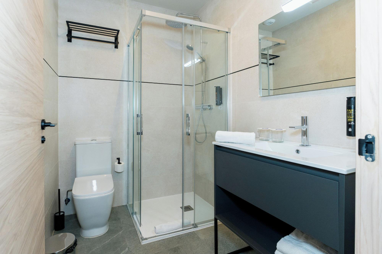 Bathroom 4, Hotel Apartments Primus Suites, Valencia
