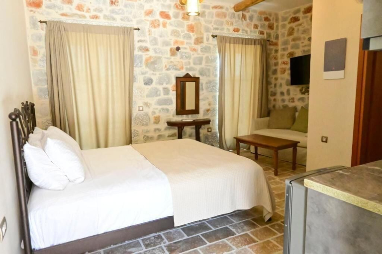 Bedroom 4, Arapis Rooms & Suites, Peloponnese