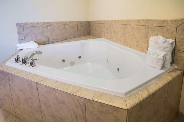 Bathroom, Comfort Inn & Suites Rock Springs-Green River, Sweetwater