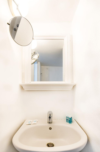 Bathroom 5, Hotel Delfines, South Aegean
