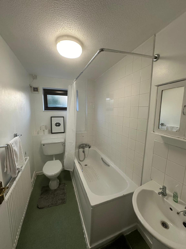 Bathroom 3, Elegant London Long stays Apartment , London