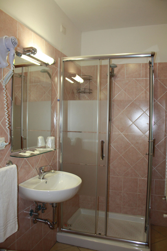 Bathroom 5, Adelaide House, Florence