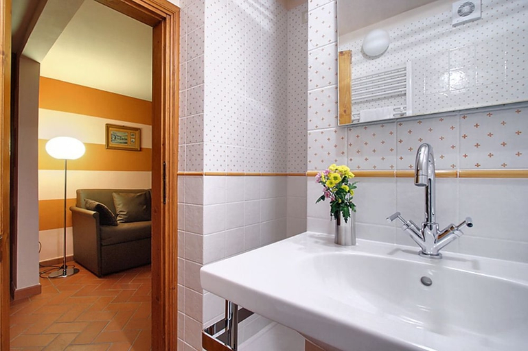 Bathroom 2, Puccini Apartments, Florence
