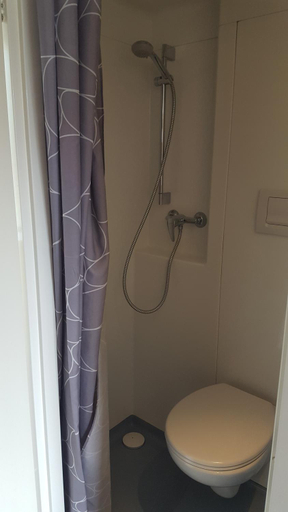 Bathroom 5, Le Chateau de Chantereine, Seine-Maritime